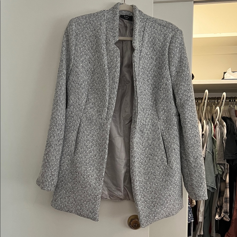 Vici Women's Gray Herringbone Blazer